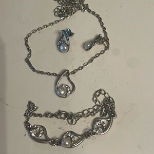 Elegant Silver Pearl Jewelry Set